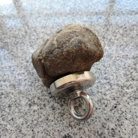 石頭與鐵用什么膠可以粘貼？